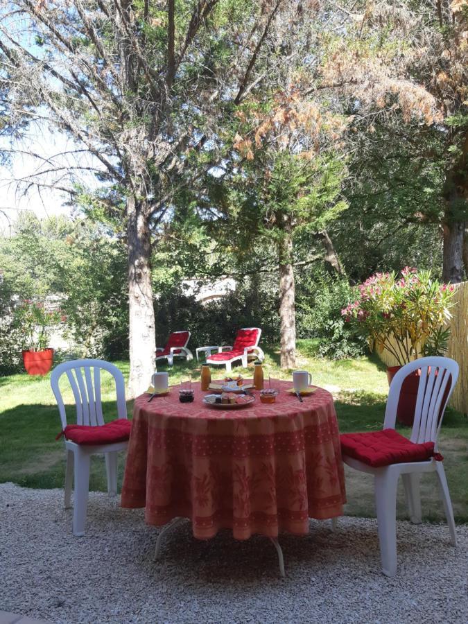 Suite Avec Jardin Entre Aix En Provence, Luberon Et Verdon Peyrolles-en-Provence Exterior foto